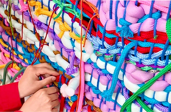 「つづれ織り」みんなでつくるアート作品